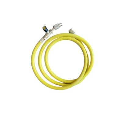 Przewód napełniający z zaworem kulowym E-360-R.  Długość: 150 cm  Podłączenie ¼” SAE  Dostępne kolory: czerwony